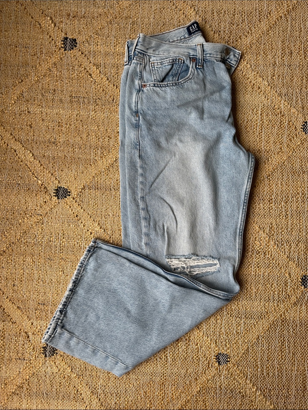 GAP Light Wash Blue Relaxed Fit Jeans with Knee Rip